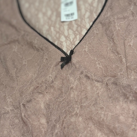 Full Tilt Mauve Lace V-Neck Peplum Blouse - Picture 4 of 6